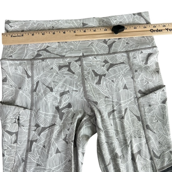 Athleta Colorblock Up For Anything Leaf Print Leggings Gray White Size Medium - Picture 5 of 7